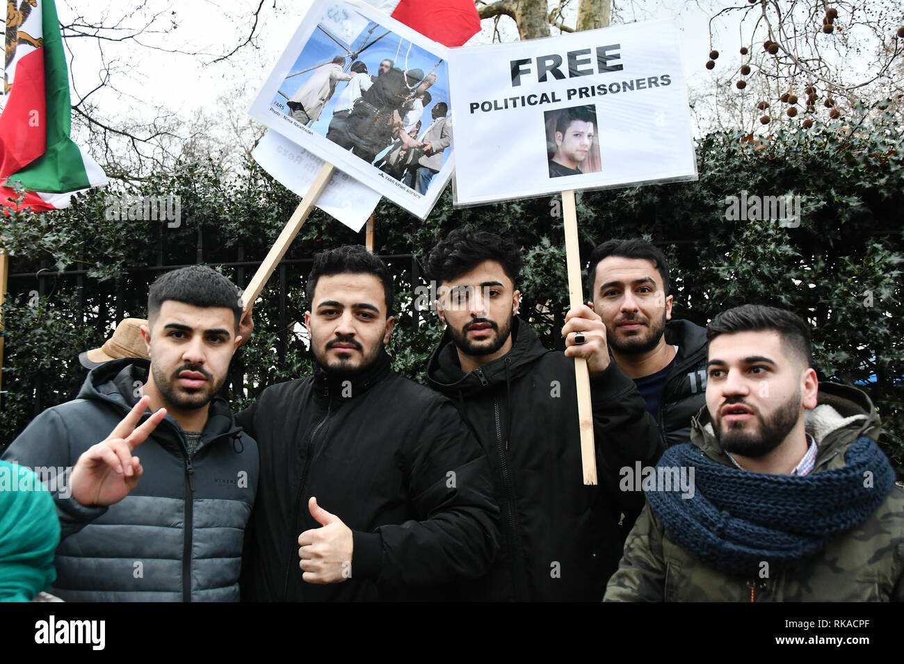 Londres, Royaume-Uni. 10 fév 2019. Les Kurdes iraniens protester contre usurper régime islamique d'Iran à l'extérieur de l'ambassade de la République islamique d'Iran à Londres, au Royaume-Uni. 10 fév, 2019. Credit Photo : Alamy/Capital Live News Banque D'Images