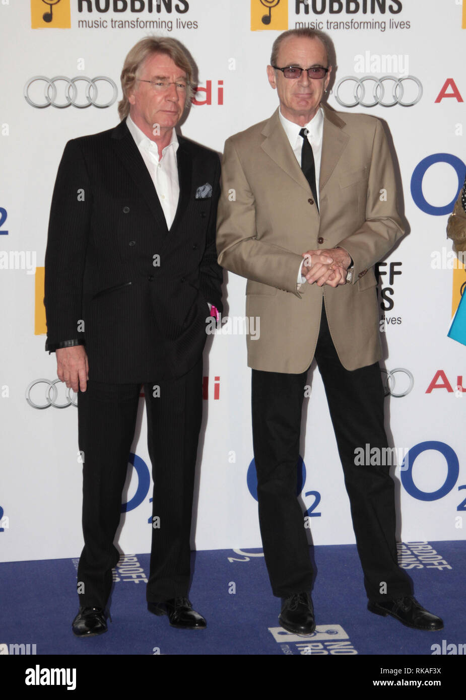 Jun 28, 2013 - Londres, Angleterre, Royaume-Uni - Statut quo Rick Parfitt (L) et Francis Rossi arrive à l'Nordoff-Robbin Silver Clef Awards, tenue à l'Hil Banque D'Images
