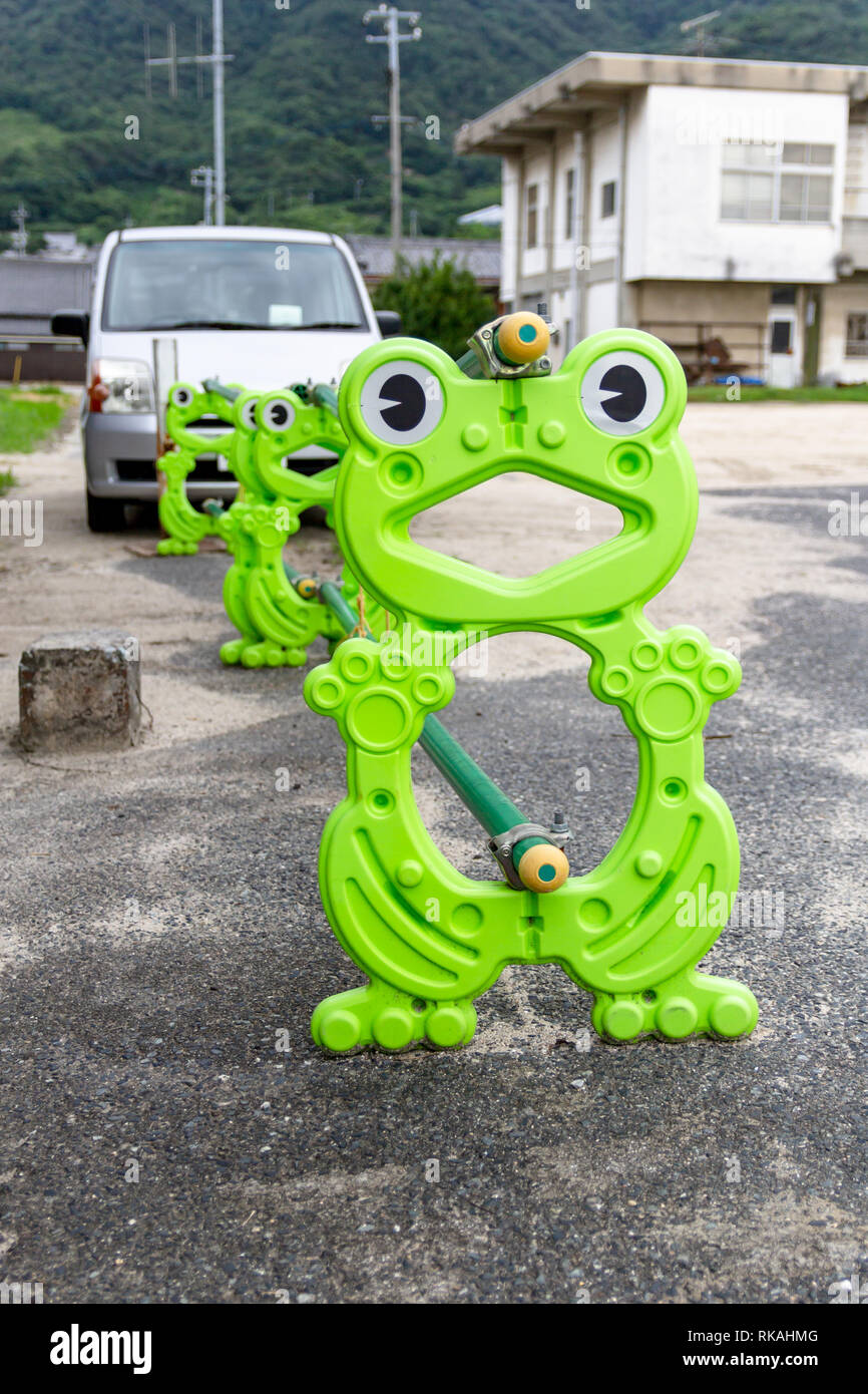 La construction en forme de grenouille verte les obstacles ; le Japon Banque D'Images