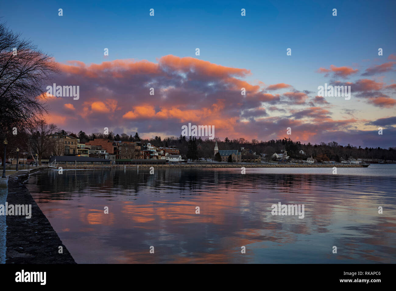 Les nuages se forment plus de Skaneateles Lake, Skaneateles, une destination populaire dans la région des lacs Finger de l'État de New York, USA. Banque D'Images