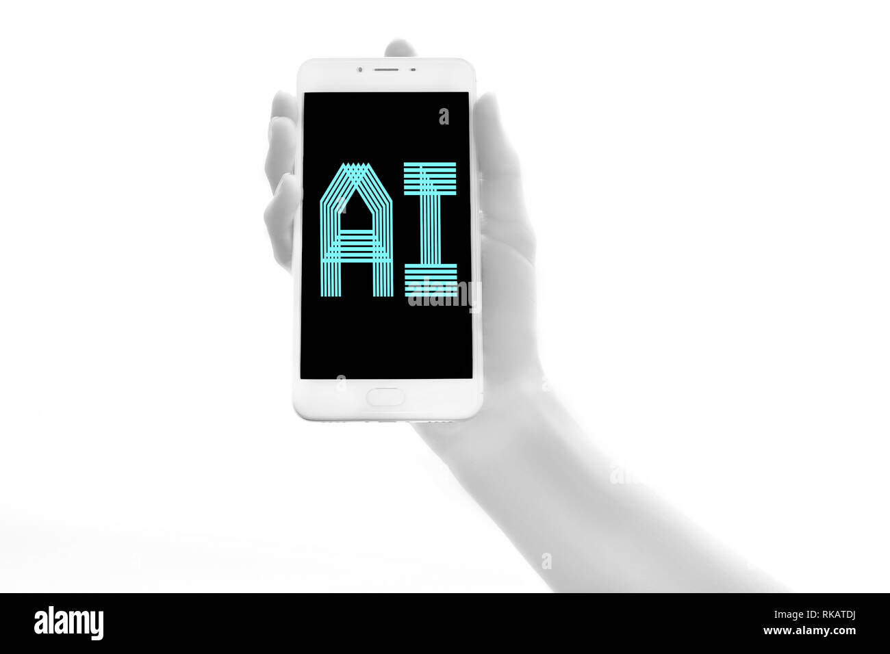 Les droits de l'bionic hands holding électronique sur fond blanc. Les mains du robot humanoïde de près. Concept futuriste de l'intelligence artificielle Banque D'Images
