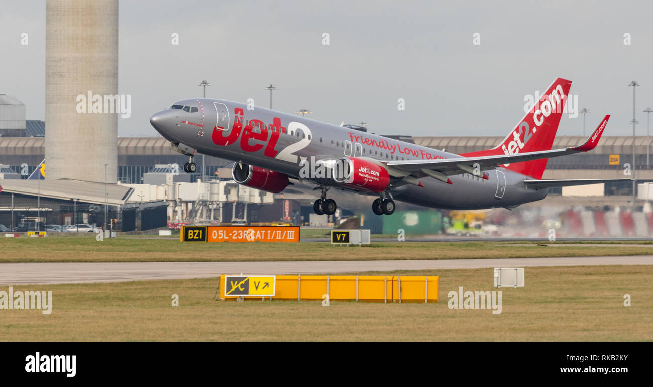 Jet2 Boeing 737-8MG, G-JZHR décolle à l'aéroport de Manchester Banque D'Images