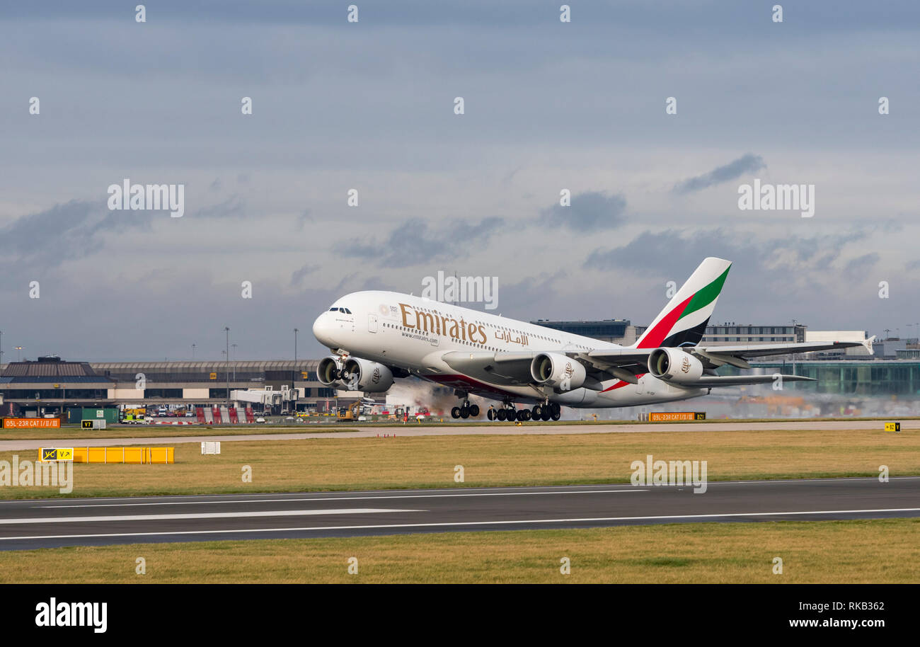Unis A380-800, A6-EDF décoller à l'aéroport de Manchester Banque D'Images