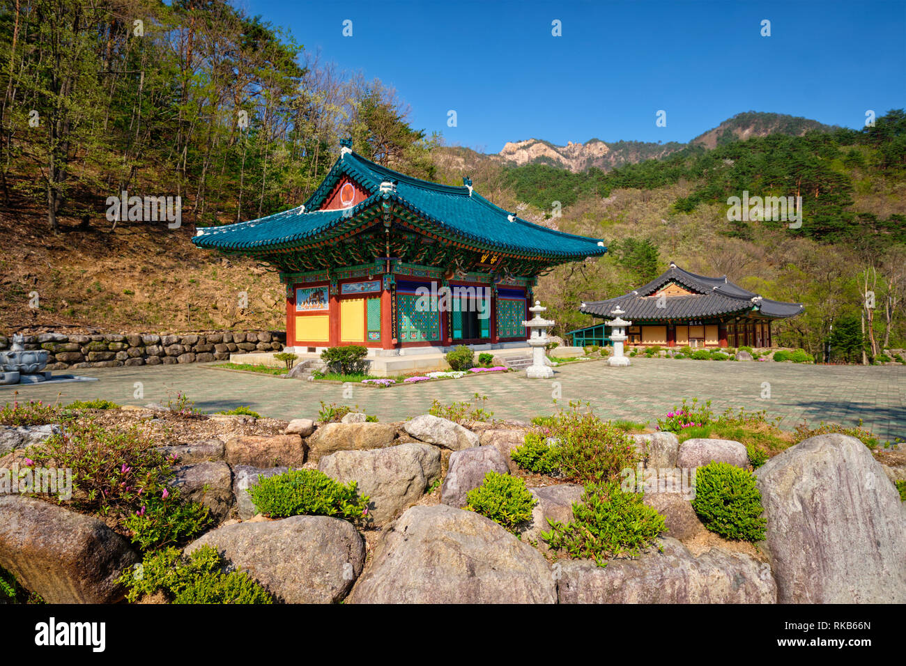 Temple Sinheungsa dans le Parc National de Seoraksan, Soraksan, Corée du Sud Banque D'Images