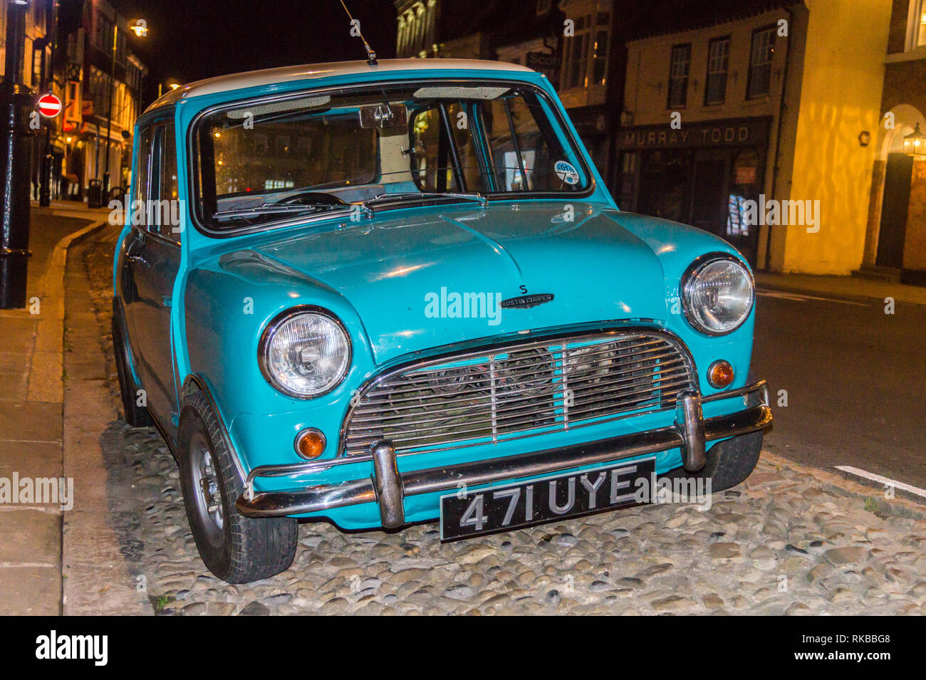 Turquoise mini cooper Banque de photographies et d’images à haute