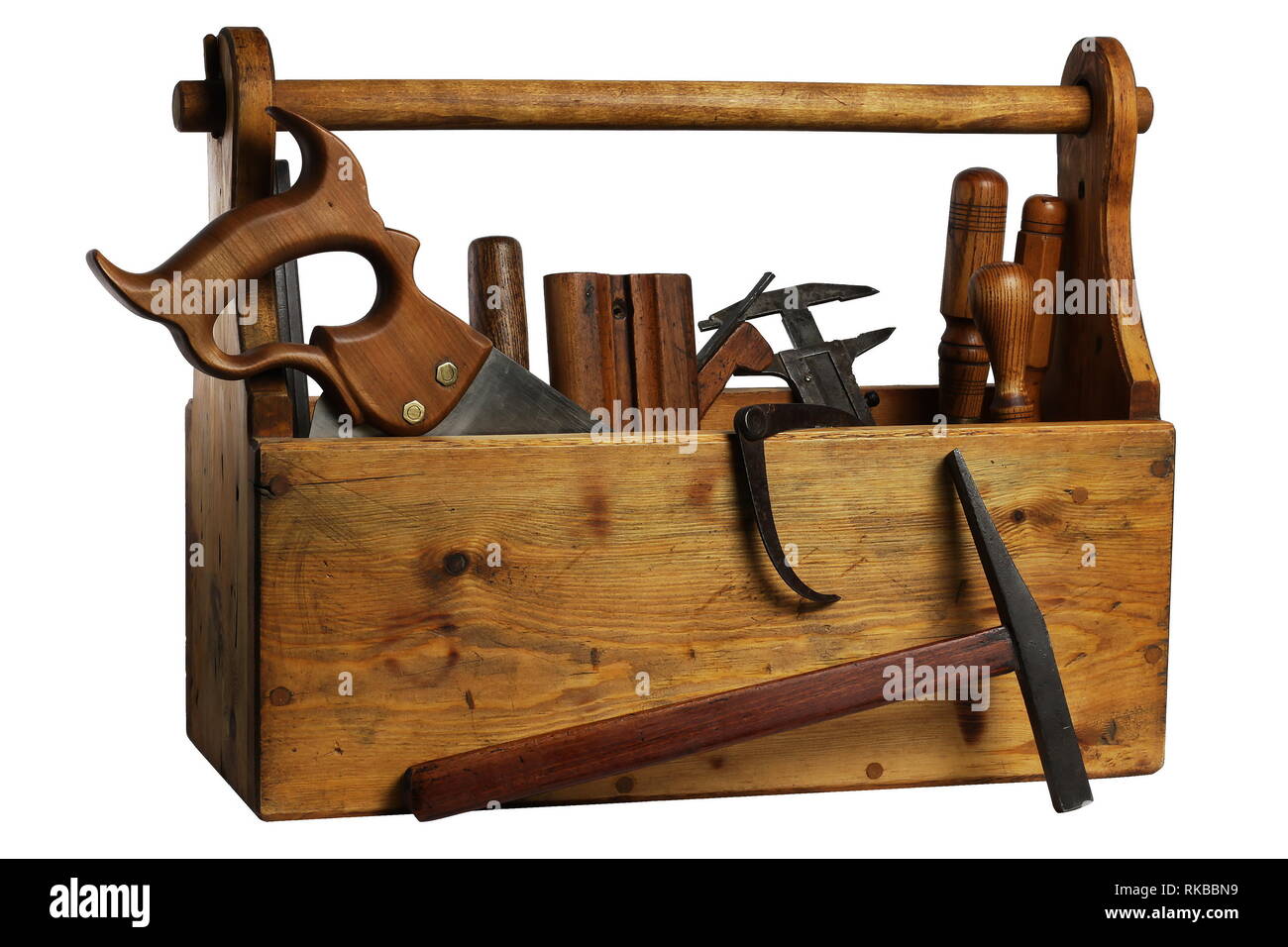 Ancien outil en bois Boîte pleine d'outils isolé sur fond blanc. Banque D'Images