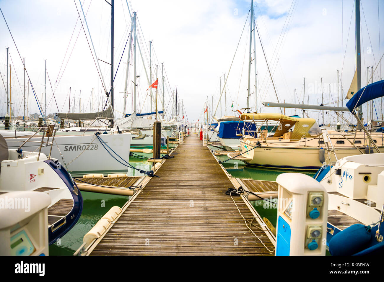 Rimini, Italie - 2.02.2018 : Privat Yachts et bateaux dans port de Rimini, Italie Banque D'Images