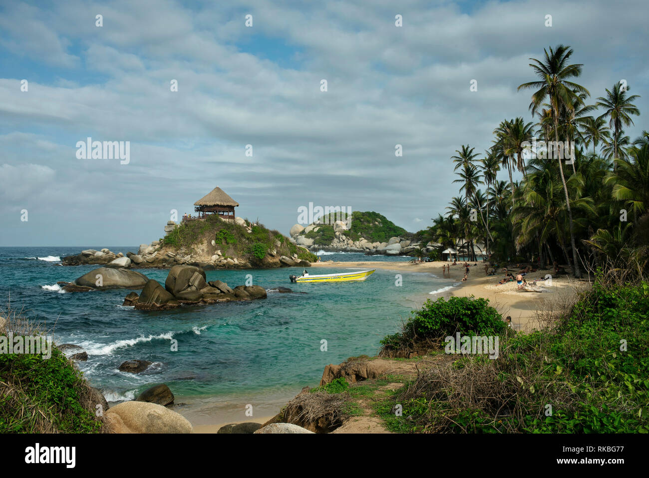 Vue panoramique de Cabo San Juan Beach y compris les touristes. Le Parc National Tayrona, Colombie. Sep 2018 Banque D'Images Vue panoramique de Cabo San Juan Beach y compris les touristes. Le Parc National Tayrona, Colombie. Sep 2018 Banque D'Images