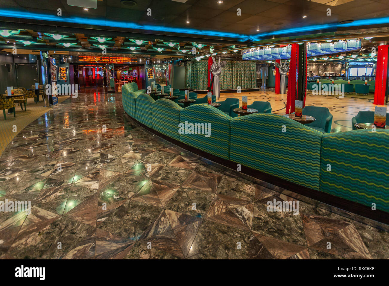 VENEZIA ITALIE - 21 octobre 2018 : l'intérieur de la salle de danse du navire de croisière Costa Deliziosa Banque D'Images