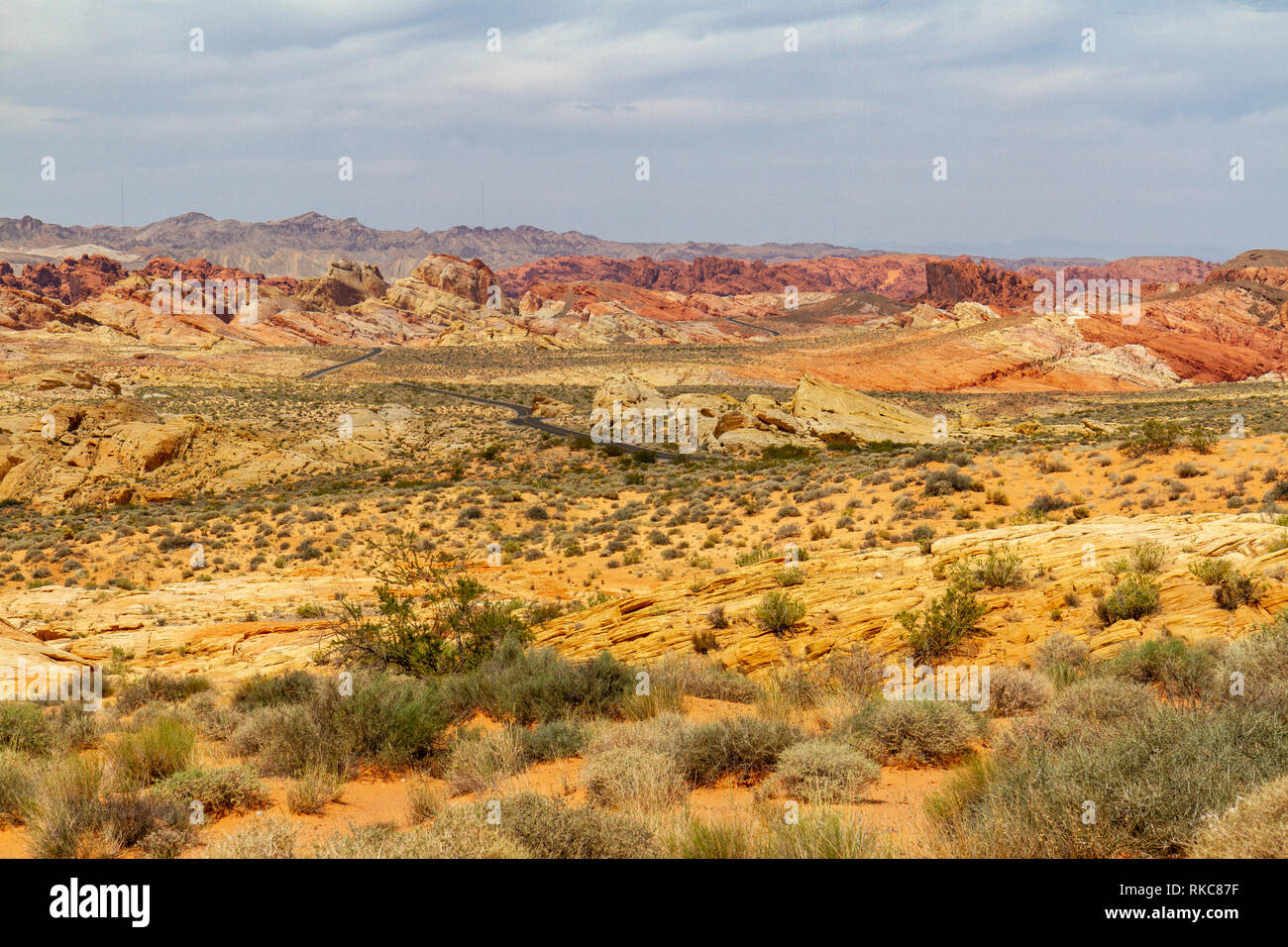 Vue générale à travers le parc national de la Vallée de Feu, Nevada, United States. Banque D'Images