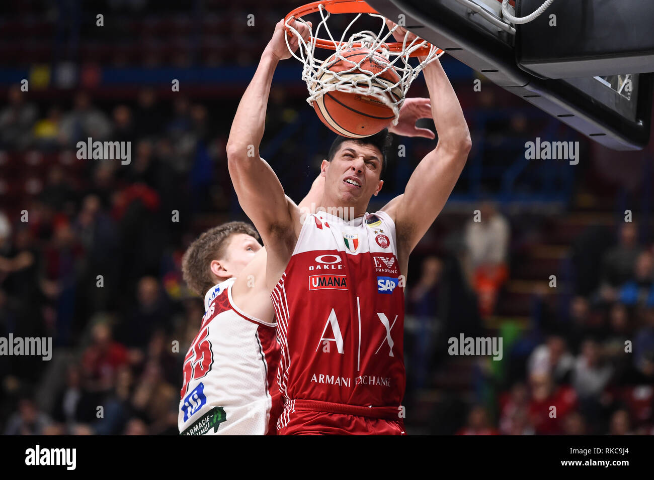 Foto Claudio Grassi - LaPresse 10 febbraio 2019, Assago Milano (Italia) Sport Basket Serie A 2018-2019 Panier Postemobile AX Armani Exchange Olimpia Milano - VL Pesaro Nella foto : Una schiacciata di Simone Fontecchio (# 13 AX Armani Exchange Milano) Banque D'Images