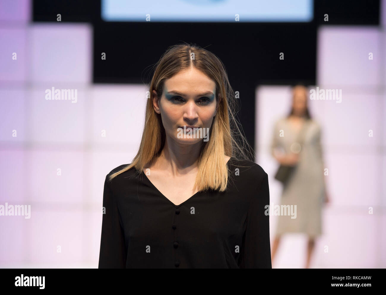 Olympia, Londres, Royaume-Uni. 10 Février, 2019. 12 Scène montrer sur la Future Passerelle. Scène 6 - scène du designer émergents - GSK. Credit : Malcolm Park/Alamy Live News Banque D'Images