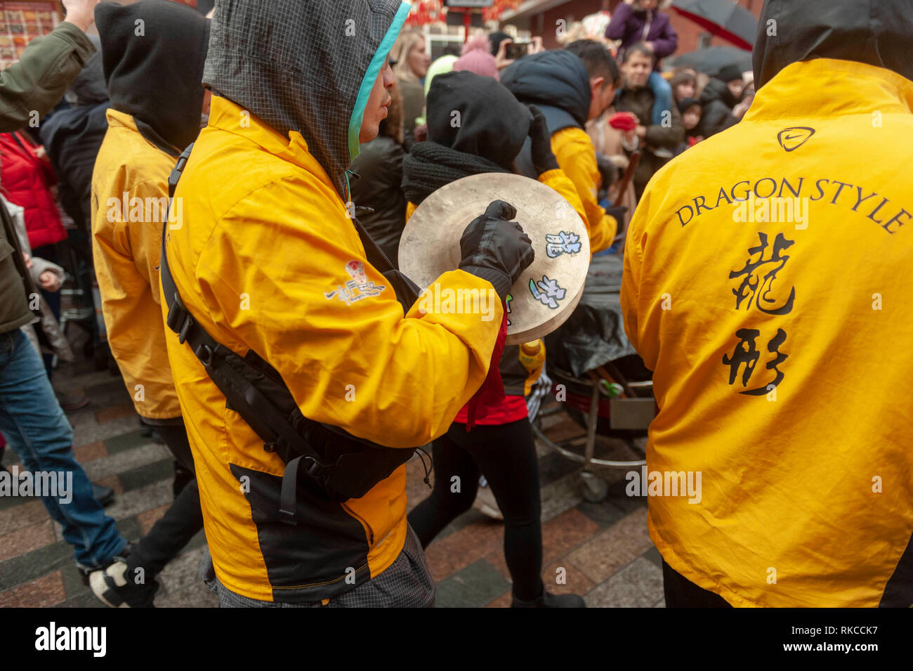 Londres, Royaume-Uni. 10 fév, 2019. Parade des cymbales près de Leicester Square à Londres, Angleterre, Royaume-Uni., pendant les célébrations du Nouvel An chinois. Crédit : Ian Laker/Alamy Live News. Banque D'Images