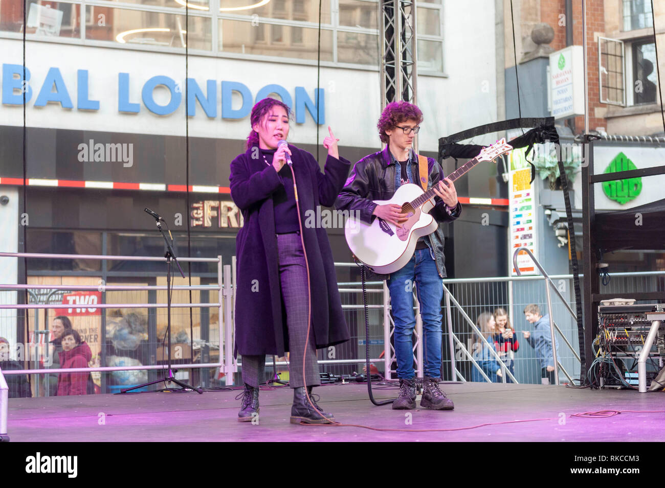 Londres, Royaume-Uni. 10 fév, 2019. La ligne décorative lampions Trafalgar Square à Londres, Angleterre, Royaume-Uni., pendant les célébrations du Nouvel An chinois. Crédit : Ian Laker/Alamy Live News. Banque D'Images