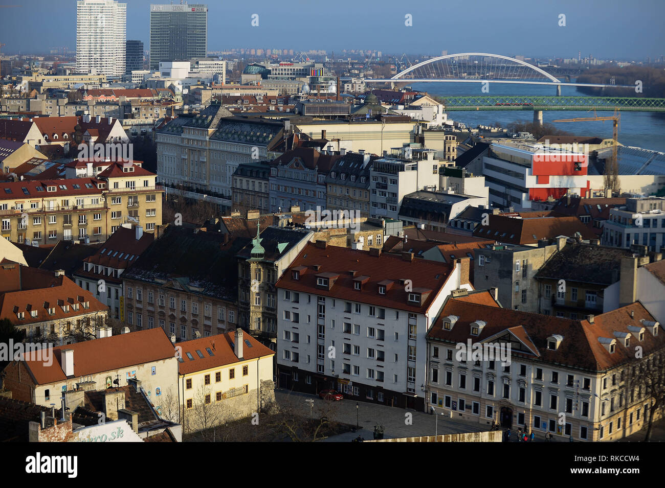 Bratislava, Slovaquie. 7 Février, 2019. Une vue générale de la vieille ville.Bratislava, la capitale de la Slovaquie, est situé le long du Danube par la frontière avec l'Autriche et la Hongrie. Avec une population d'environ 425 000, c'est l'une des plus petites capitales d'Europe, mais encore la plus grande ville du pays. Credit : Omar Marques/SOPA Images/ZUMA/Alamy Fil Live News Banque D'Images