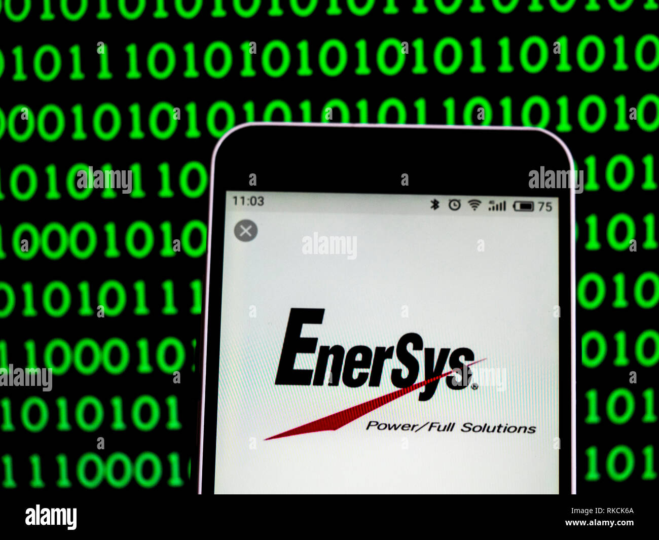 Logo de la société EnerSys vu affichée sur un téléphone intelligent. Banque D'Images