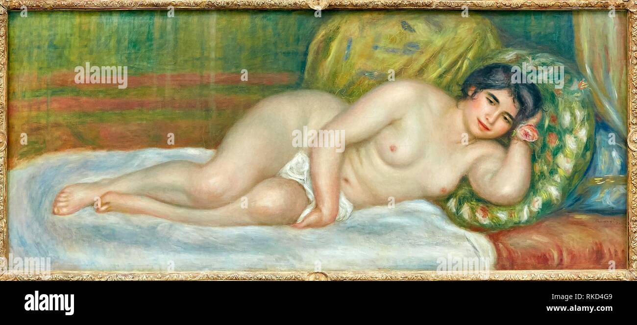 Femme Couchee Banque D Image Et Photos Alamy