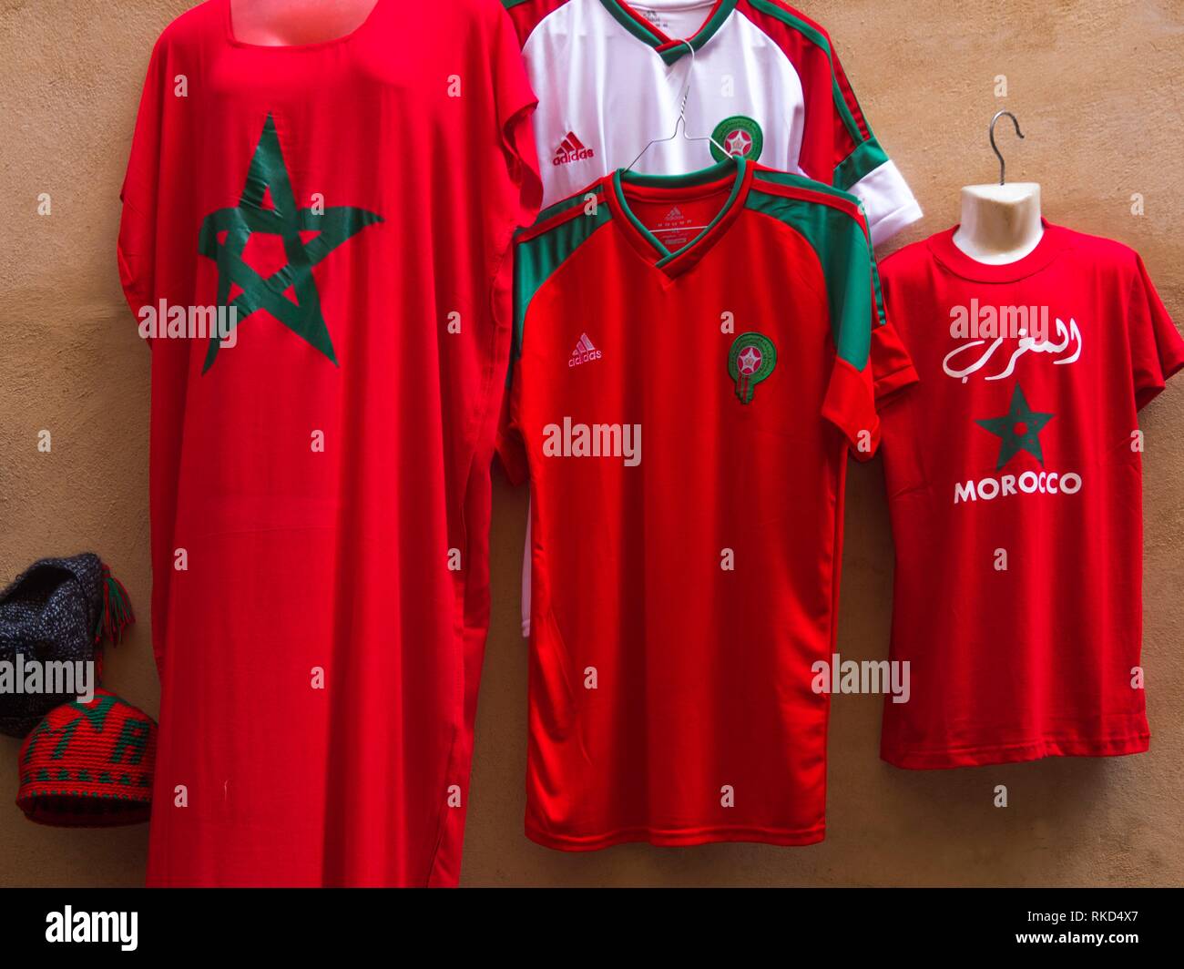 Robe marocaine Banque de photographies et d'images à haute résolution -  Alamy