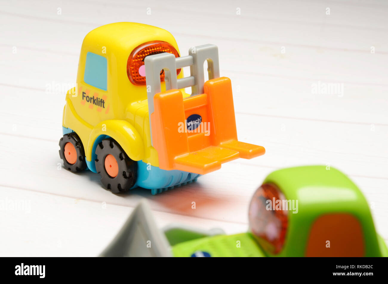 Location de jouets pour enfants, du chariot élévateur avec fun couleur  jaune et orange Photo Stock - Alamy