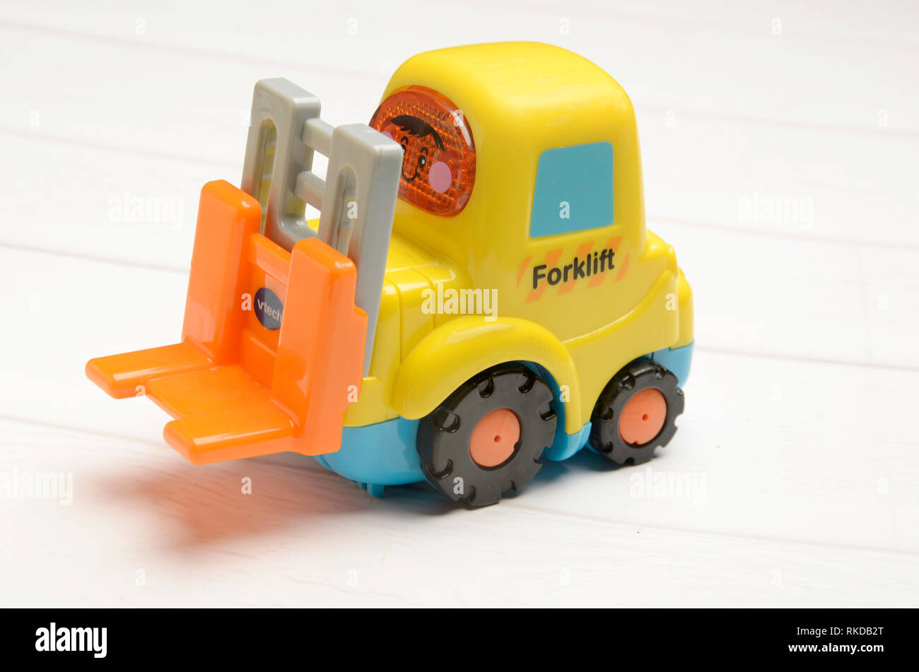 Location de jouets pour enfants, du chariot élévateur avec fun couleur  jaune et orange Photo Stock - Alamy