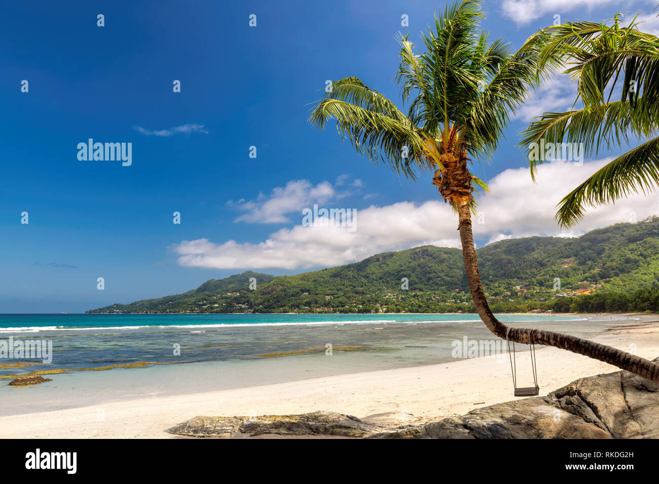 Belle plage de Beau Vallon, l'île de Mahé, Seychelles Banque D'Images