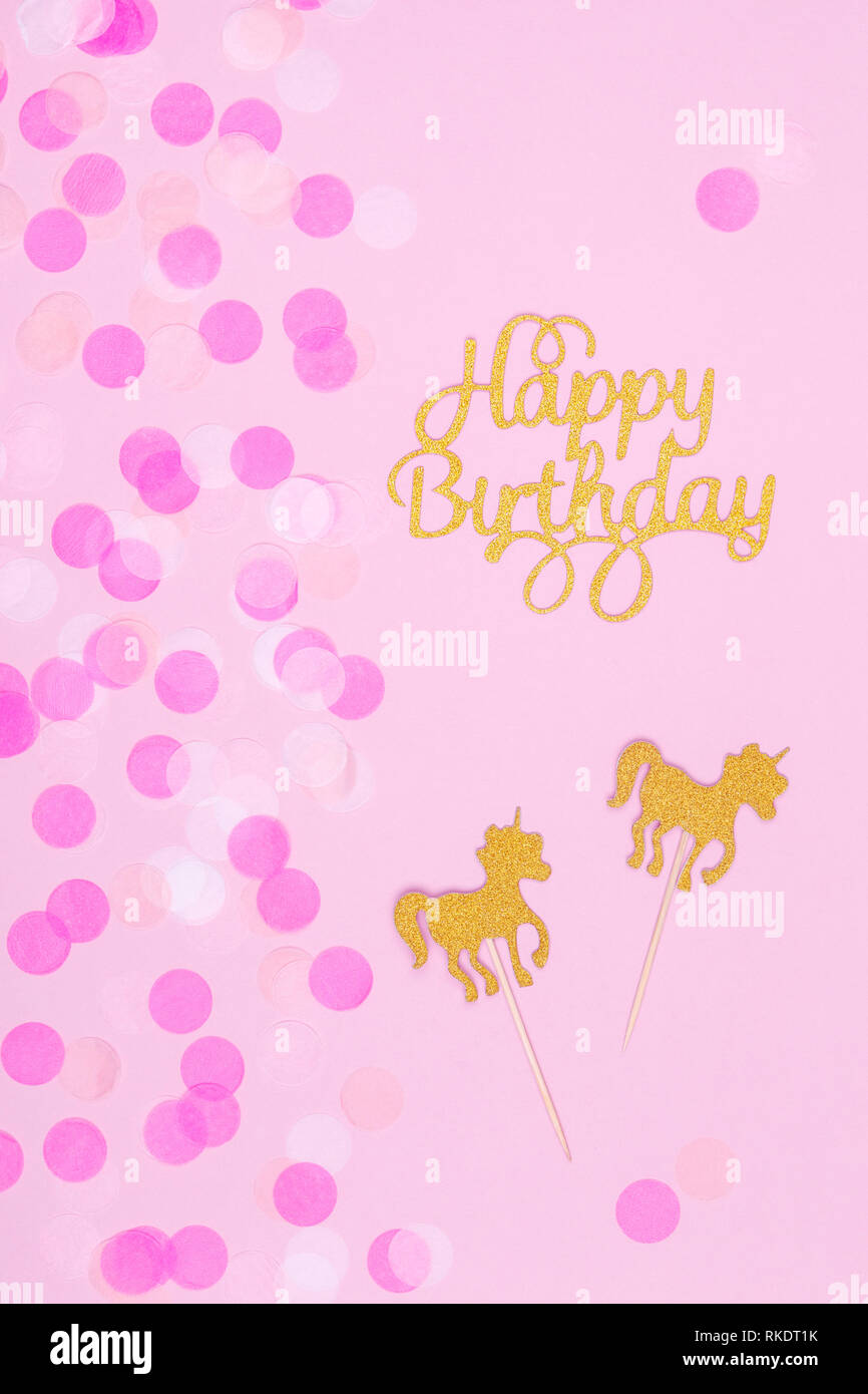 Carte De Vacances Fantaisie Pastel Creatifs Avec Cupcake Joyeux Anniversaire Lettrage Et Unicorn Douche De Bebe Anniversaire Celebration Concept La Verticale Photo Stock Alamy