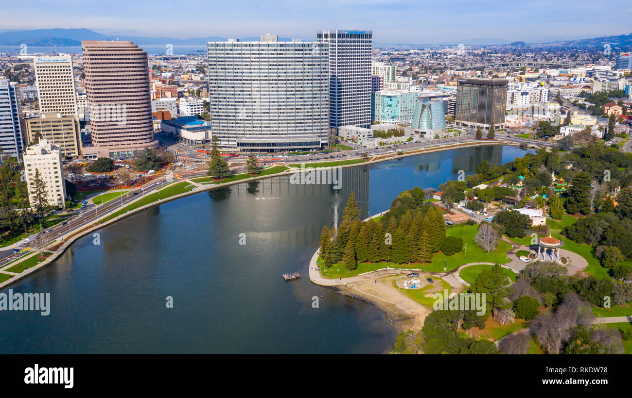 Lakeside Park, Lake Merritt, et du centre-ville d'Oakland, CA, USA Banque D'Images