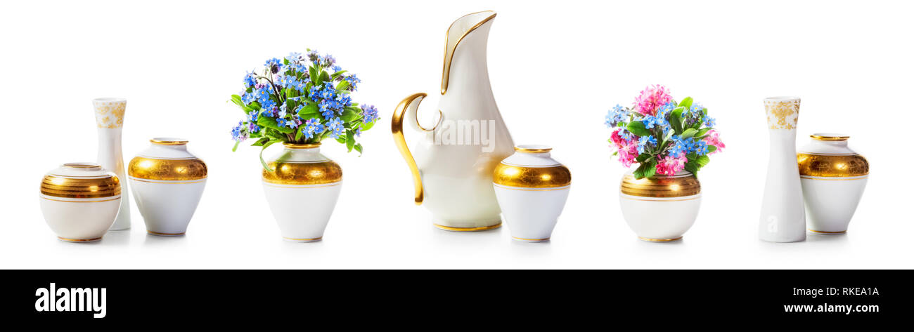 Petits vases en porcelaine blanc antique et forgetmenot collection bouquet de fleurs isolé sur fond blanc. Éléments de conception Banque D'Images