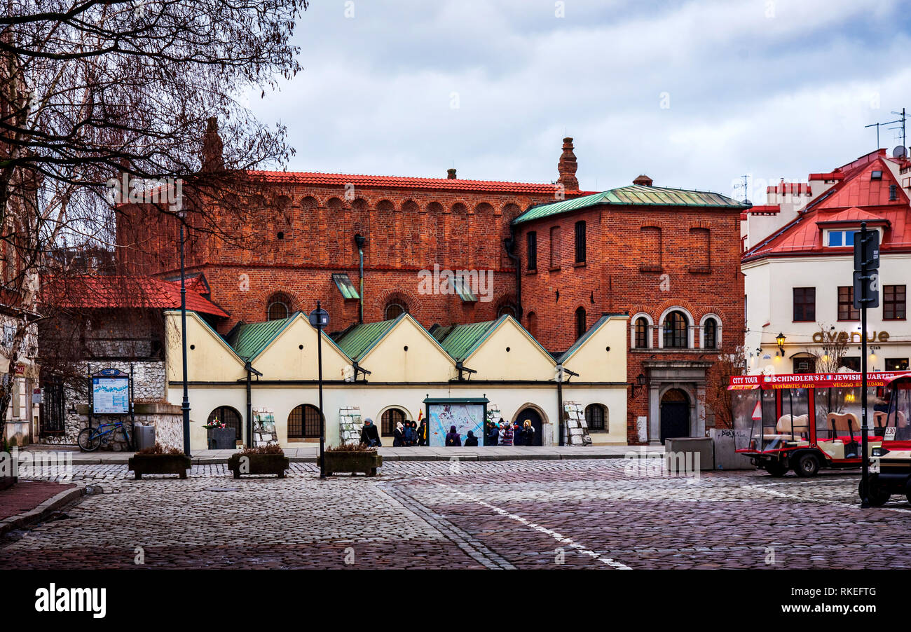 Cracovie, Pologne - 2 janvier 2019 : Ancienne synagogue de Kazimierz, l'ancien quartier juif de Cracovie en Pologne, le principal centre culturel de la Jewr Banque D'Images Cracovie, Pologne - 2 janvier 2019 : Ancienne synagogue de Kazimierz, l'ancien quartier juif de Cracovie en Pologne, le principal centre culturel de la Jewr Banque D'Images