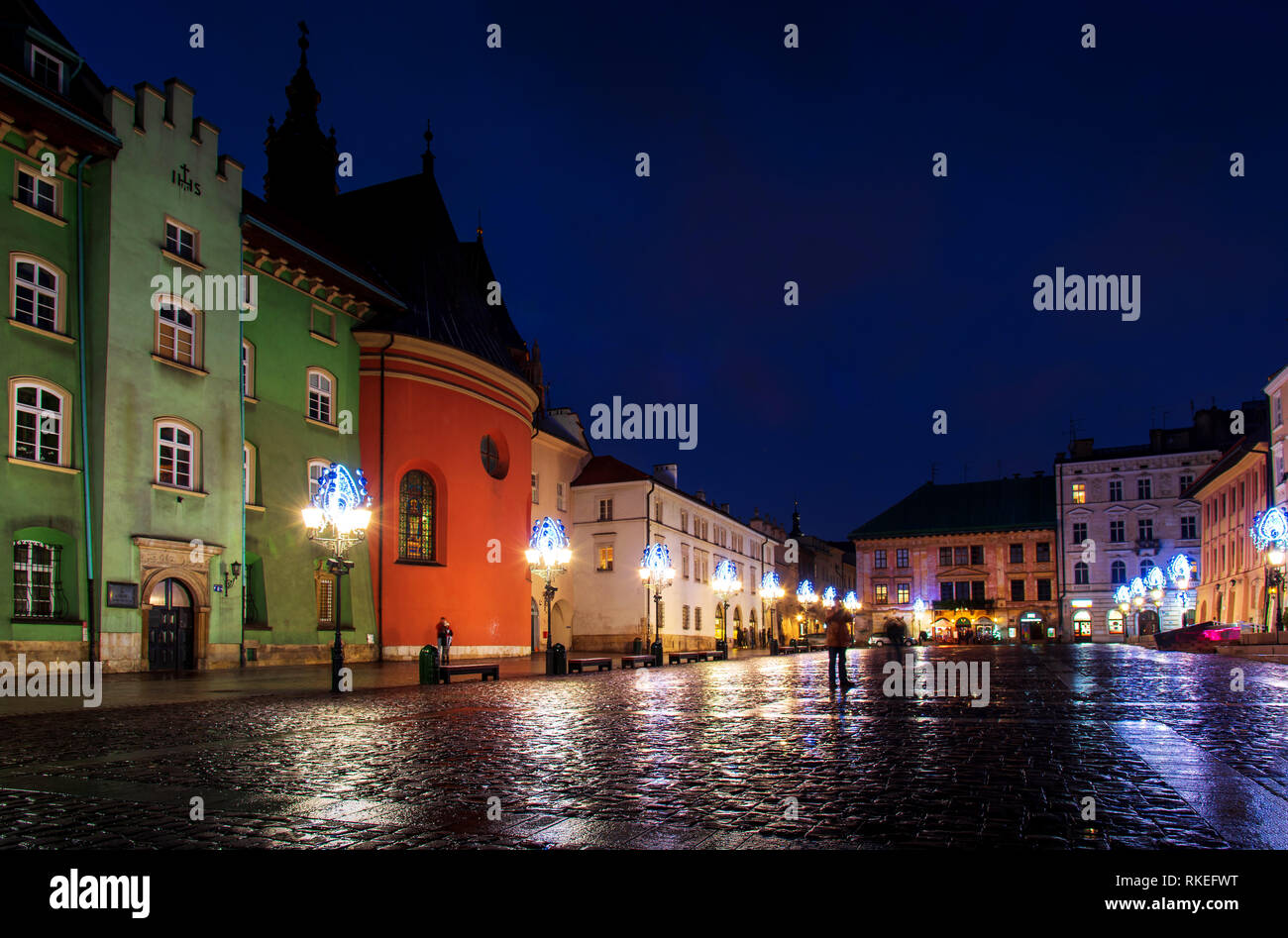 Cracovie, Pologne - 2 janvier 2019 : vue de la nuit de l'architecture de la vieille ville de Cracovie près de l'ancien quartier juif Banque D'Images Cracovie, Pologne - 2 janvier 2019 : vue de la nuit de l'architecture de la vieille ville de Cracovie près de l'ancien quartier juif Banque D'Images