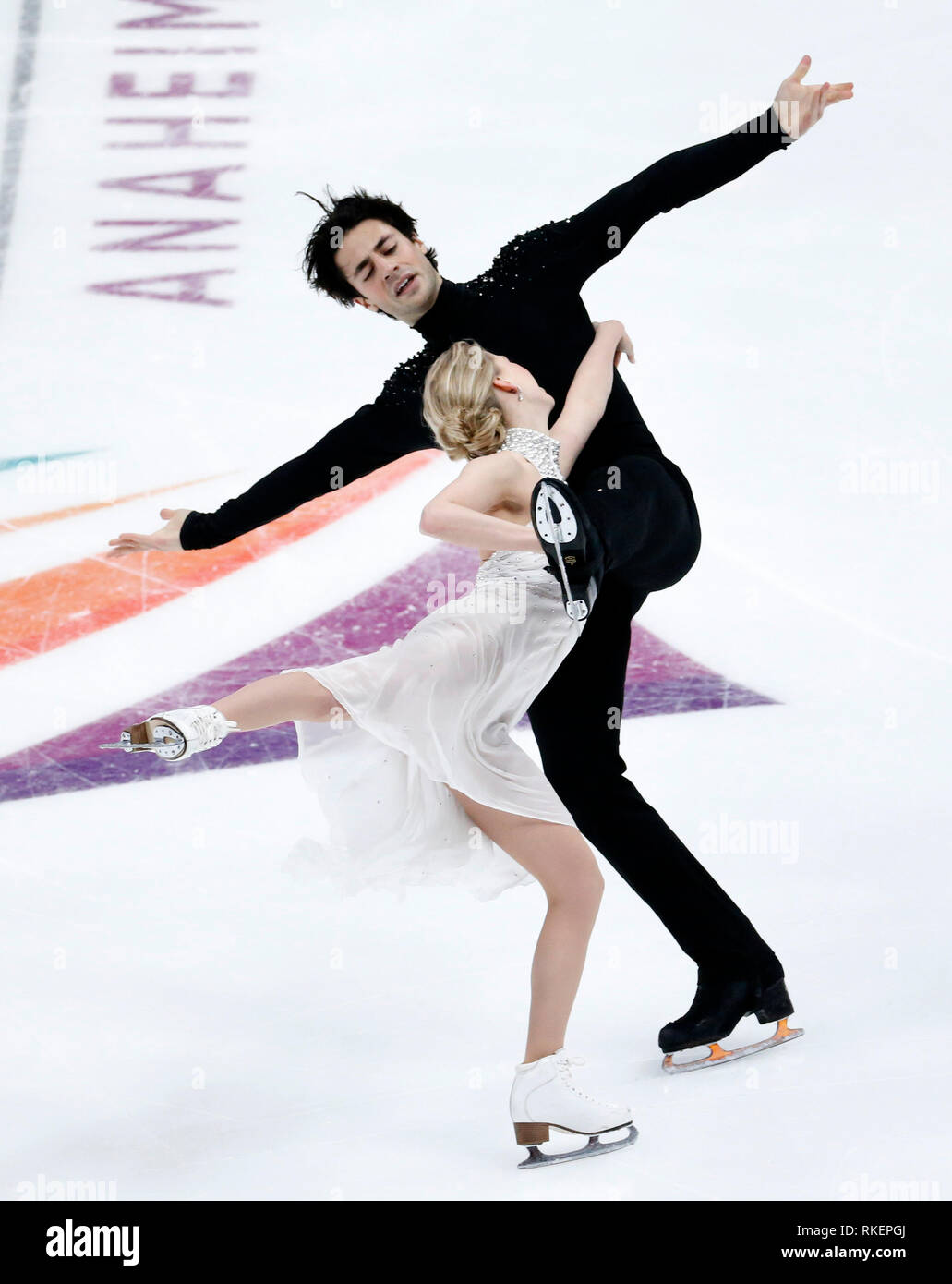 Anaheim, États-Unis. 10 fév, 2019. Kaitlyn Weaver (F) et Andrew Poje du Canada effectuer dans la danse libre danse sur glace au cours de l'ISU Four Continents Figure Skating Championship à Anaheim, États-Unis, 10 février 2019. Credit : Zhao Hanrong/Xinhua/Alamy Live News Banque D'Images