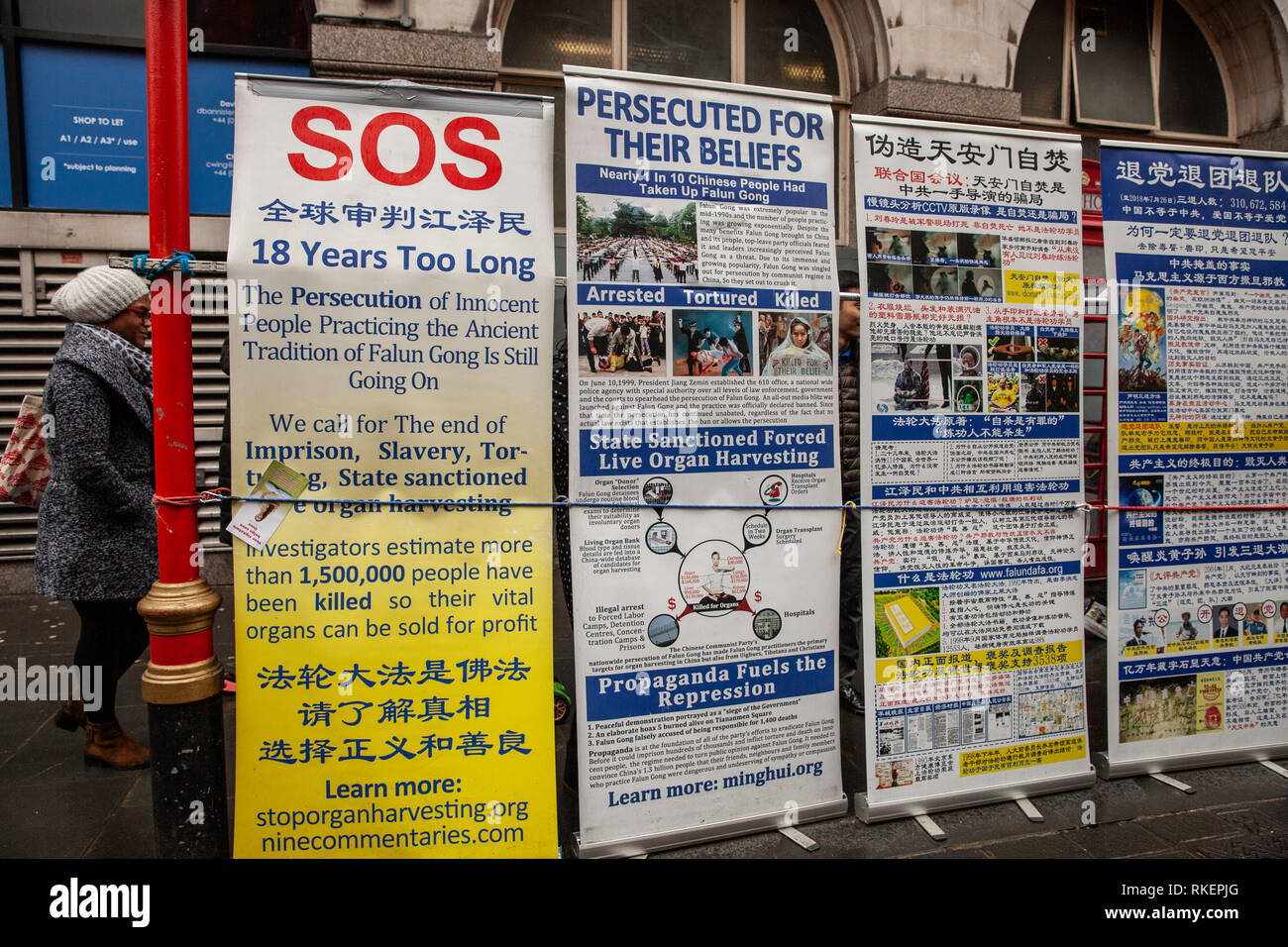 Londres, Royaume-Uni, 10 février 2019. Vu les chinois pour protester contre le Gouvernement chinois lutte contre des gens pratiquant l'ancienne tradition du Falun Gong au cours de célébration du Nouvel an chinois à China Town, Soho, Londres, Royaume-Uni. Alamy/Harishkumar Shah Banque D'Images