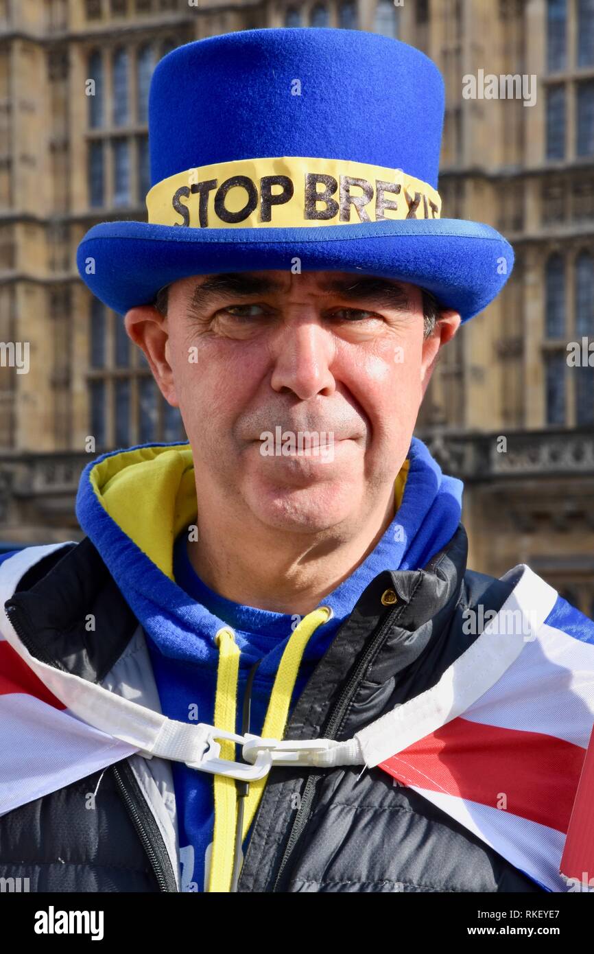 Londres, Royaume-Uni. Feb 11, 2019. Steve Bray, protestation anti Brexit,chambres du Parlement de Westminster, London,UK.Crédit : michael melia/Alamy Live News Banque D'Images