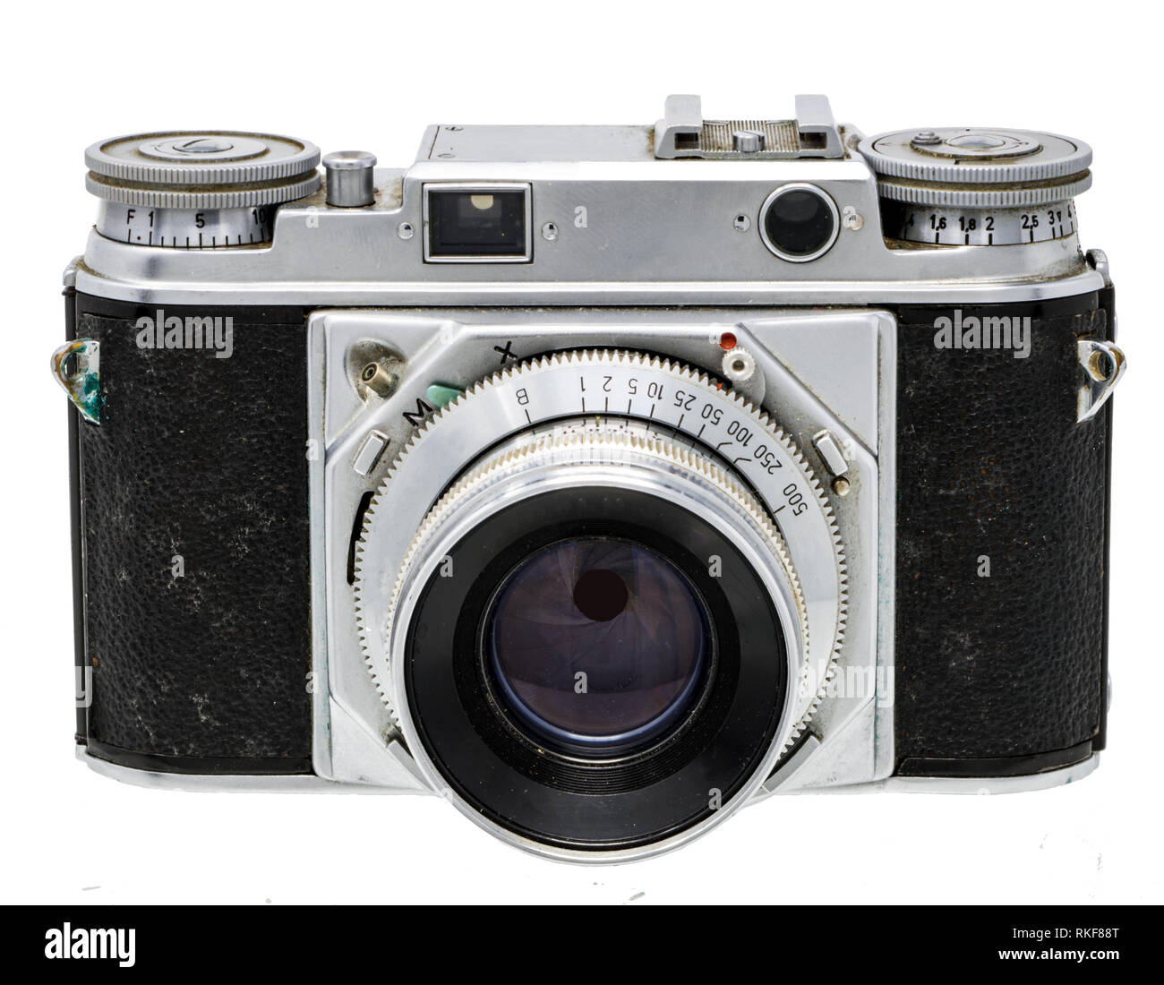 Portrait d'un ancien appareil photo avec le pare-soleil isolated on white Banque D'Images