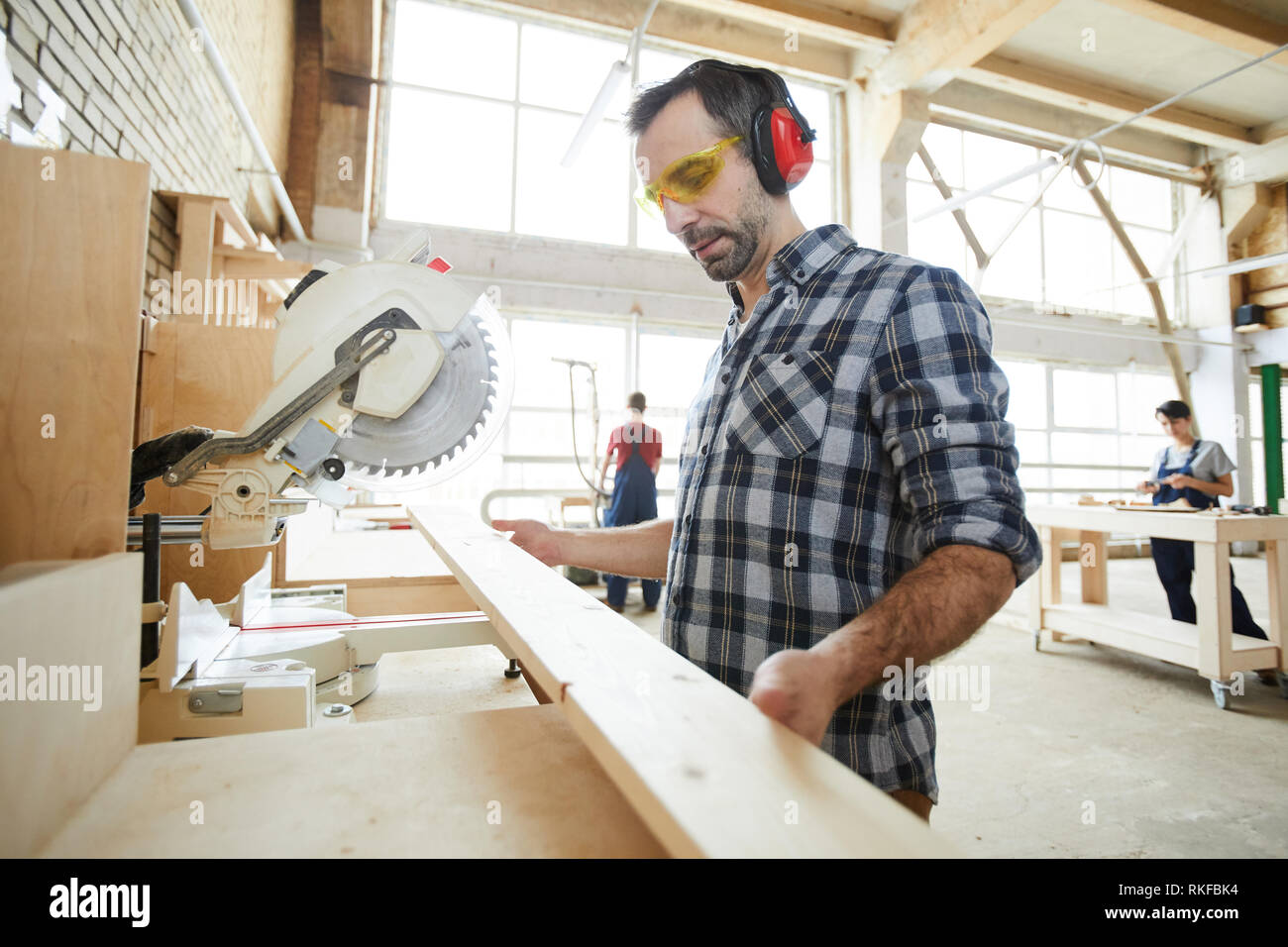 La préparation pour la coupe en atelier Banque D'Images