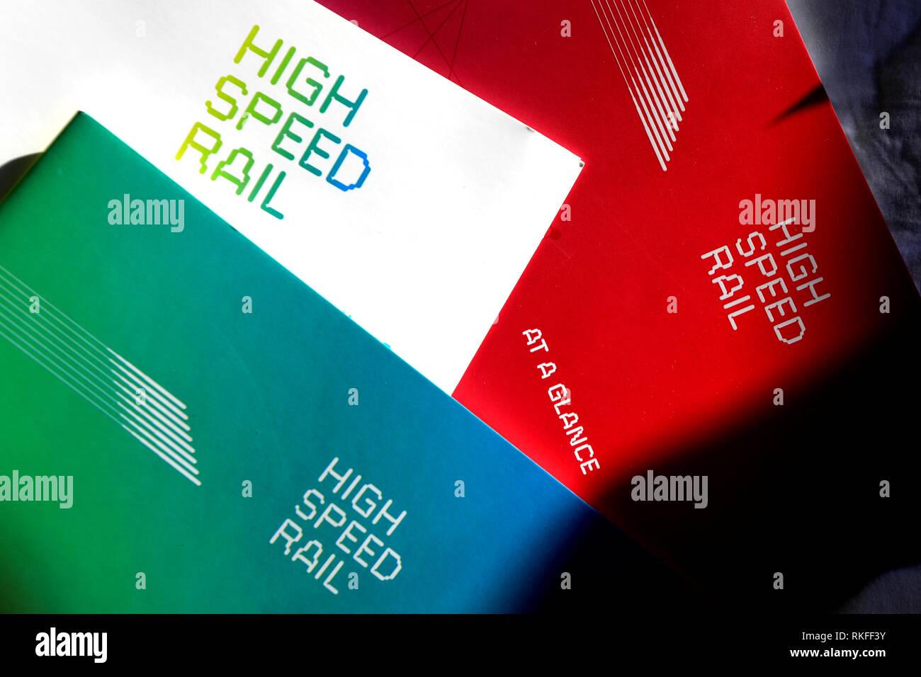 High Speed Rail 2, HS2, la littérature et l'image de marque . La grande vitesse ferroviaire pour les coûts de Londres à Birmingha, Manchester, Leeds et Crewe HS2 railway Banque D'Images