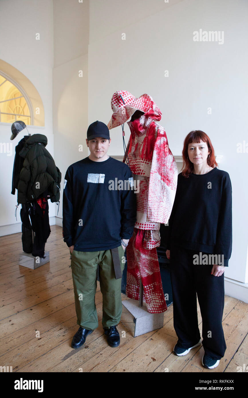 Frères et sœurs Kristian Guerra et Laura Guerra du label italien de la température de surface de glace avec leurs designs à la mode internationale Montrer à Som Banque D'Images