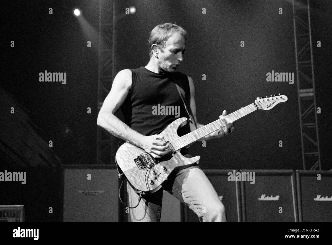 Phil Collen guitariste dans le groupe Def Leppard effectuant à la brixton academy le 27 février 2003, Londres, Angleterre, Royaume-Uni. Banque D'Images
