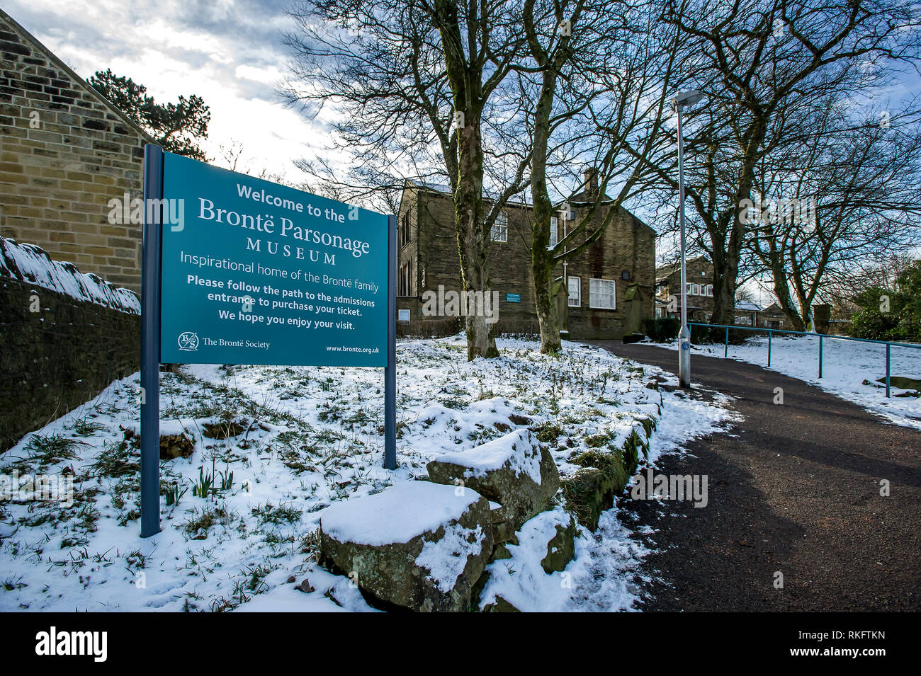 Le village de Haworth dans West Yorkshire, Angleterre, Royaume-Uni. Le village était le foyer de la célèbre des soeurs Bront Ð Charlotte, Emily et Anne, qui a écrit tous les th Banque D'Images