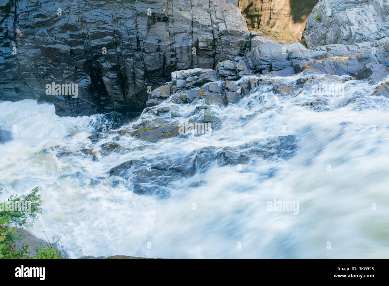 Belle couleur d'automne de la Chute Montmorency à Québec, Canada Banque D'Images