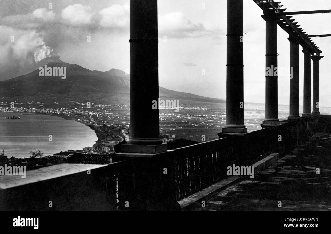 Terrasse, le Vésuve, Naples, Campanie, Italie 1920 Banque D'Images