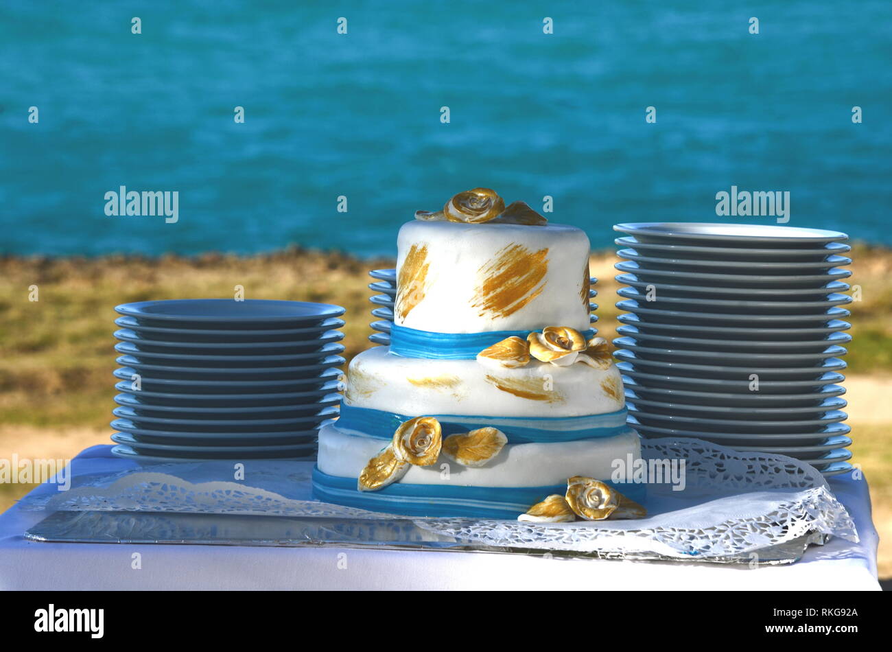 3 Tier White Wedding Cake Banque D Image Et Photos Alamy