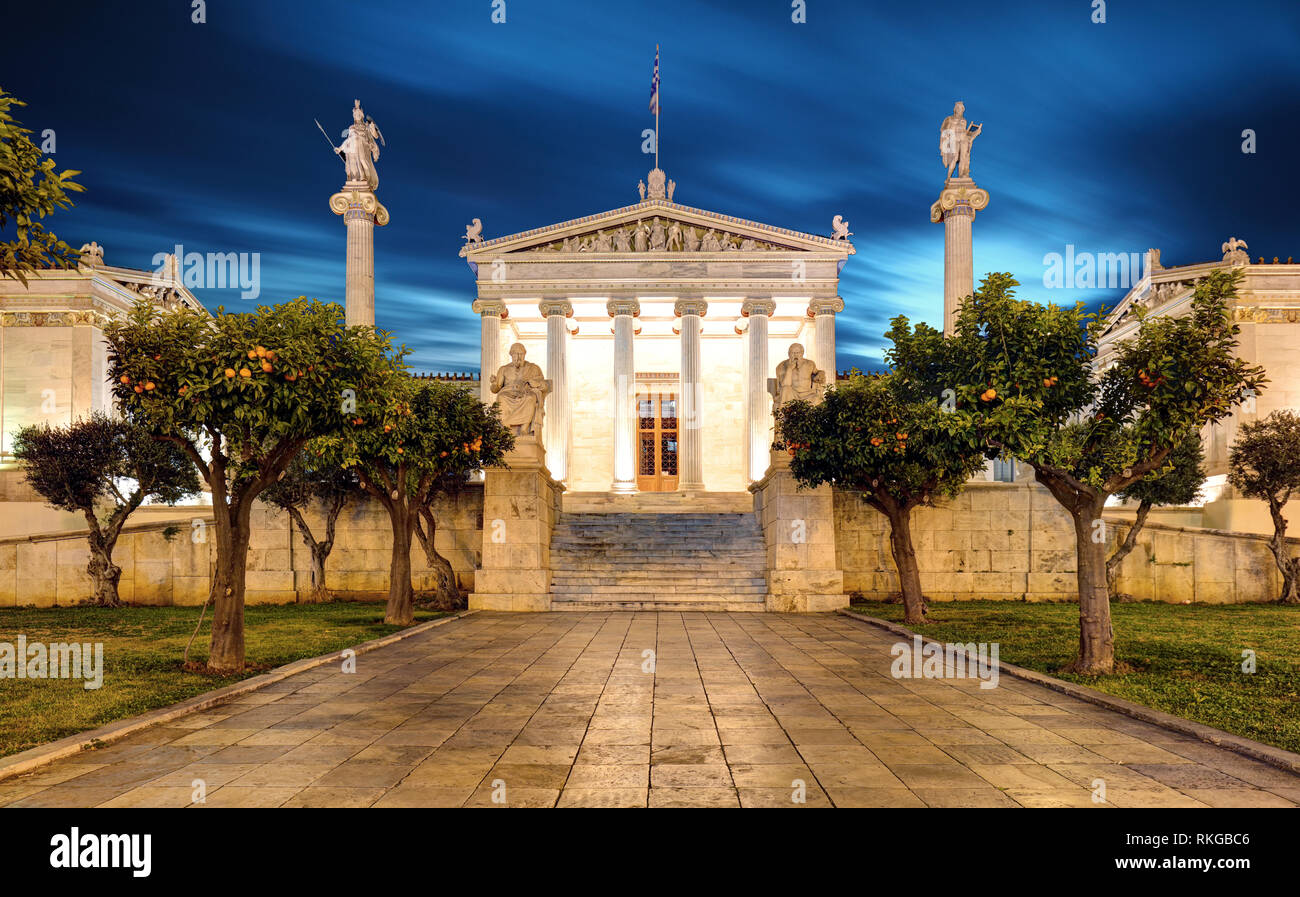 Vue de nuit Académie d'Athènes, Attique, Grèce Banque D'Images