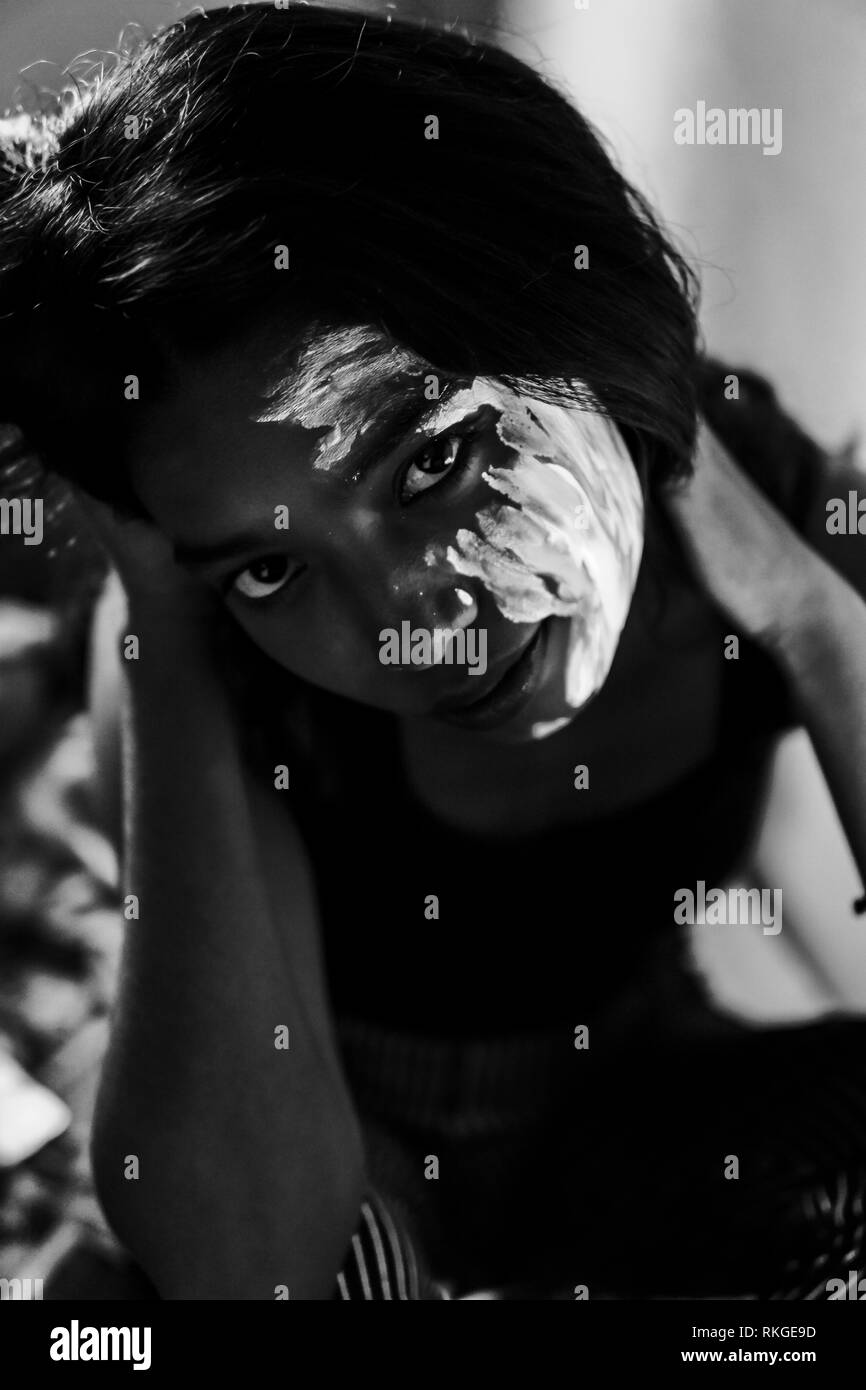 Close-Up Portrait of young woman with Face Paint. Banque D'Images