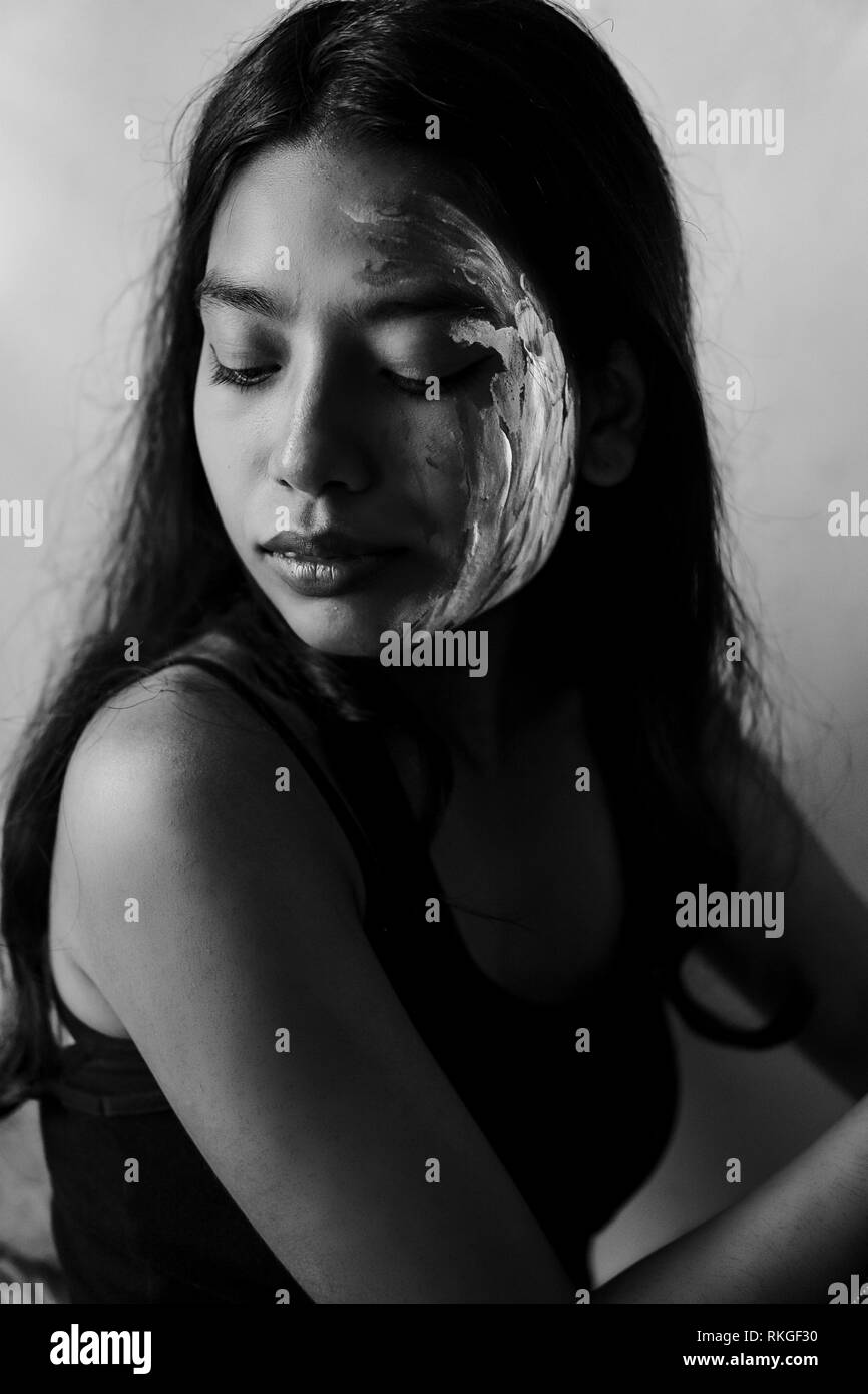 Close-Up Portrait of young woman with Face Paint. Banque D'Images