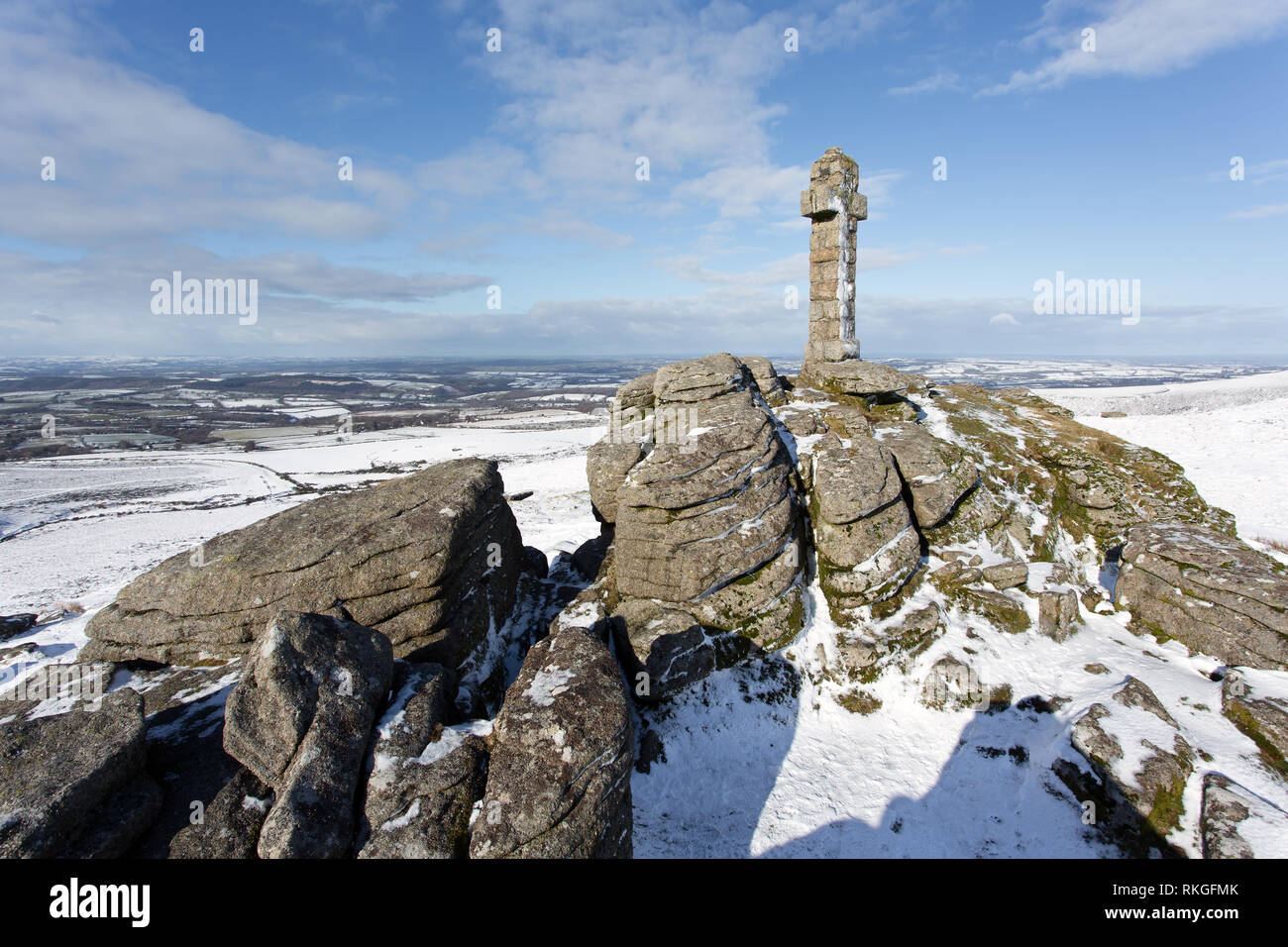 Une chute de neige sur croix Widgery Brat Devon Dartmoor tor Uk Banque D'Images Une chute de neige sur croix Widgery Brat Devon Dartmoor tor Uk Banque D'Images