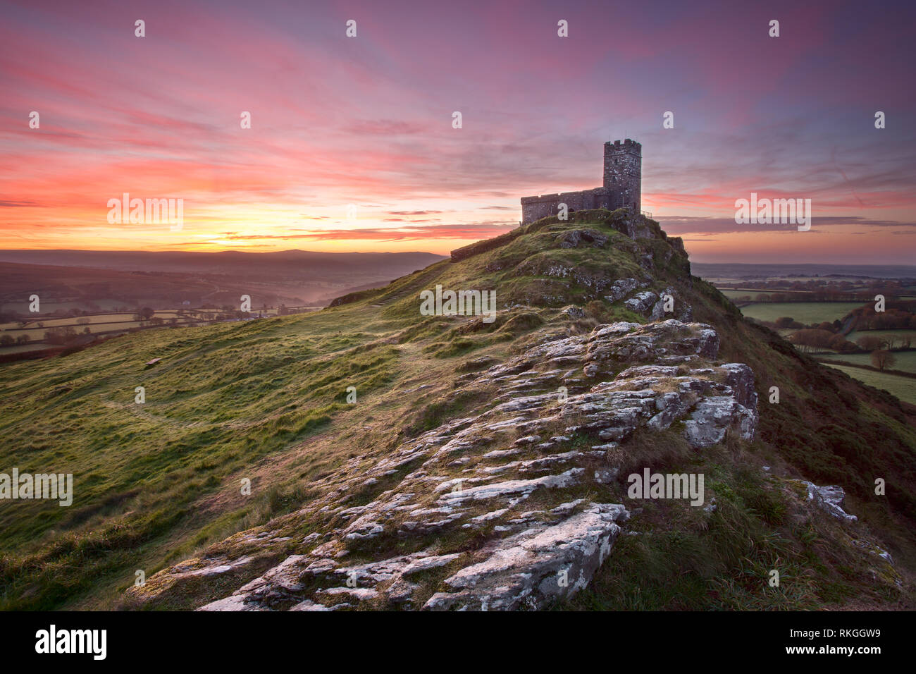 Lever du soleil à Brentor Devon Dartmoor Église Uk Banque D'Images Lever du soleil à Brentor Devon Dartmoor Église Uk Banque D'Images