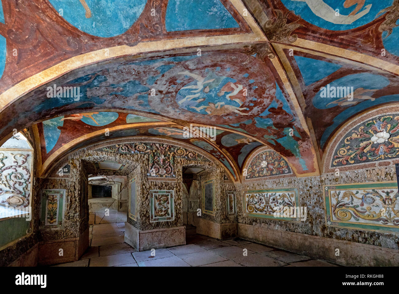 Grottes et caves sous la maquette ruiné palais principal. Schloss Palais Hellbrunn et jardins. Salzbourg, Autriche Banque D'Images