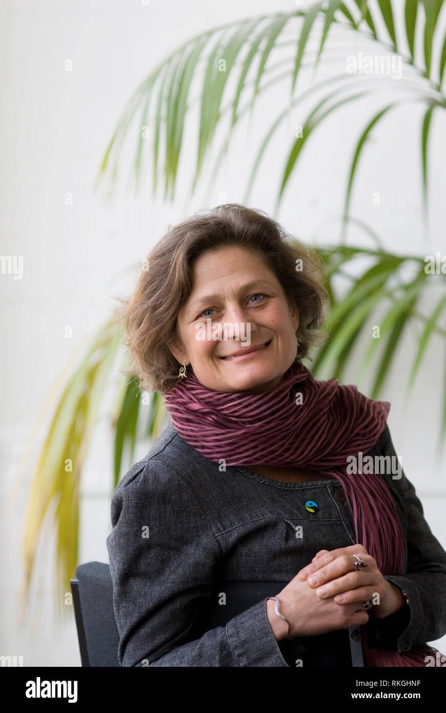 Harriet Lamb photographié pour l'indépendance lorsqu'elle a été le PDG de Fairtrade à ses bureaux de Londres. 2008 Wikipedia : Harriet Lamb, CBE (né le 3 juin 1961) est le chef de la direction de l'organisation de consolidation de International Alert, un rôle qu'elle a pris en novembre 2015.[2] Elle a été directrice exécutive de la Fairtrade Foundation du Royaume-Uni à partir de 2001-2012. Auparavant, elle a été l'un des principaux militant pour un commerce équitable. En septembre 2012, elle devient Directeur Général de la global normes, certification et développement, organisation de producteurs internationaux Fairtrade Banque D'Images