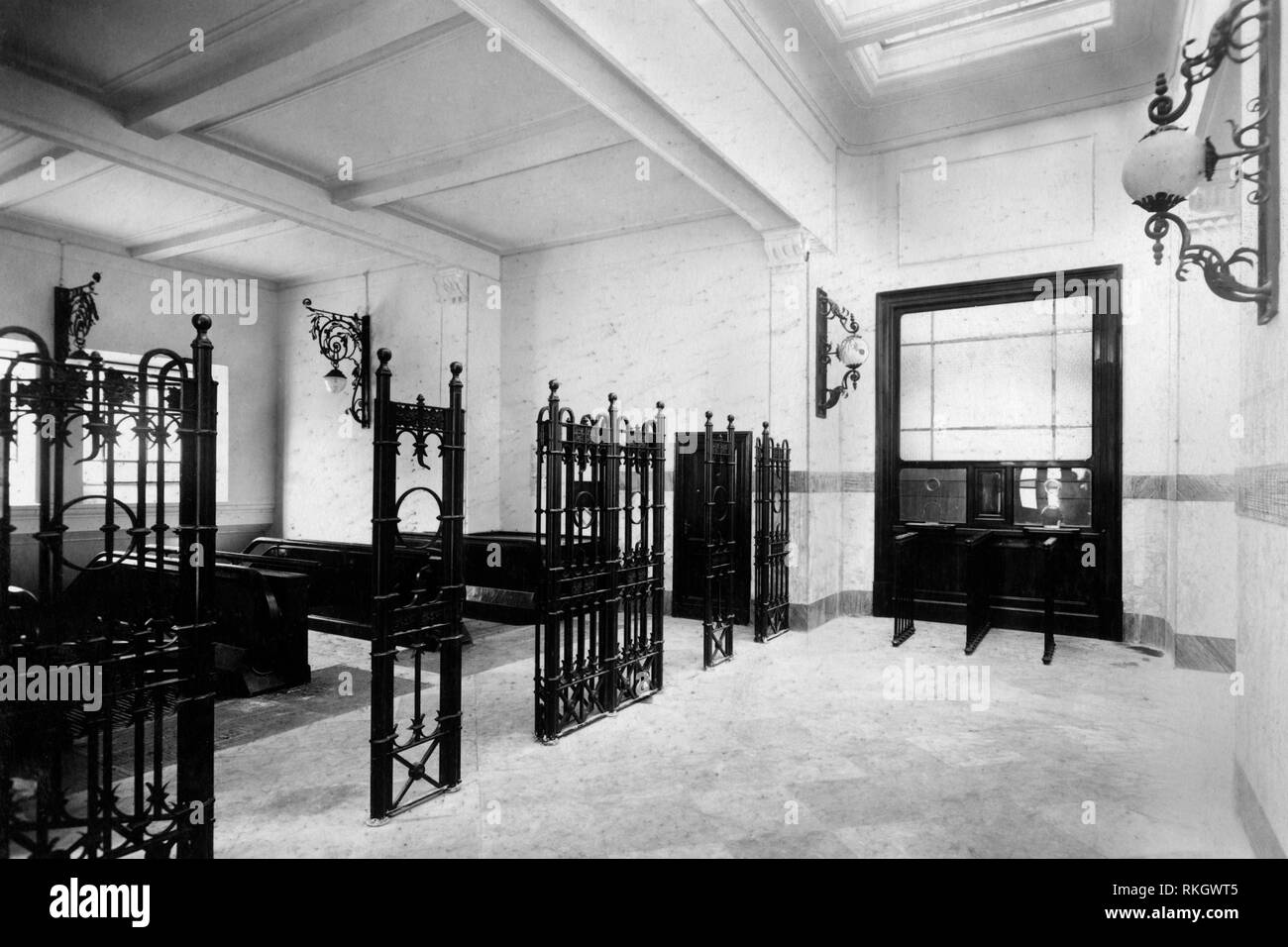 Fer cumana, lobby, Naples, Campanie, Italie 1925 Banque D'Images